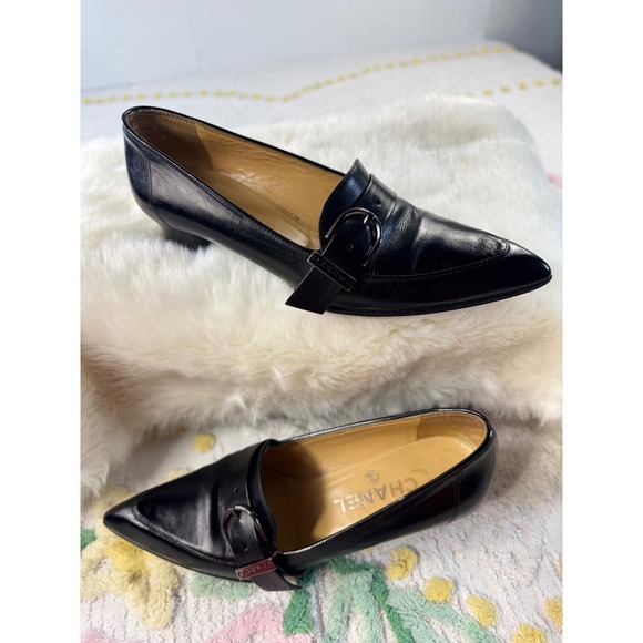 CHANEL Shoes - Chanel vintage Leather Pointed Toe Buckle Loafers Low Block Heel Italy 36